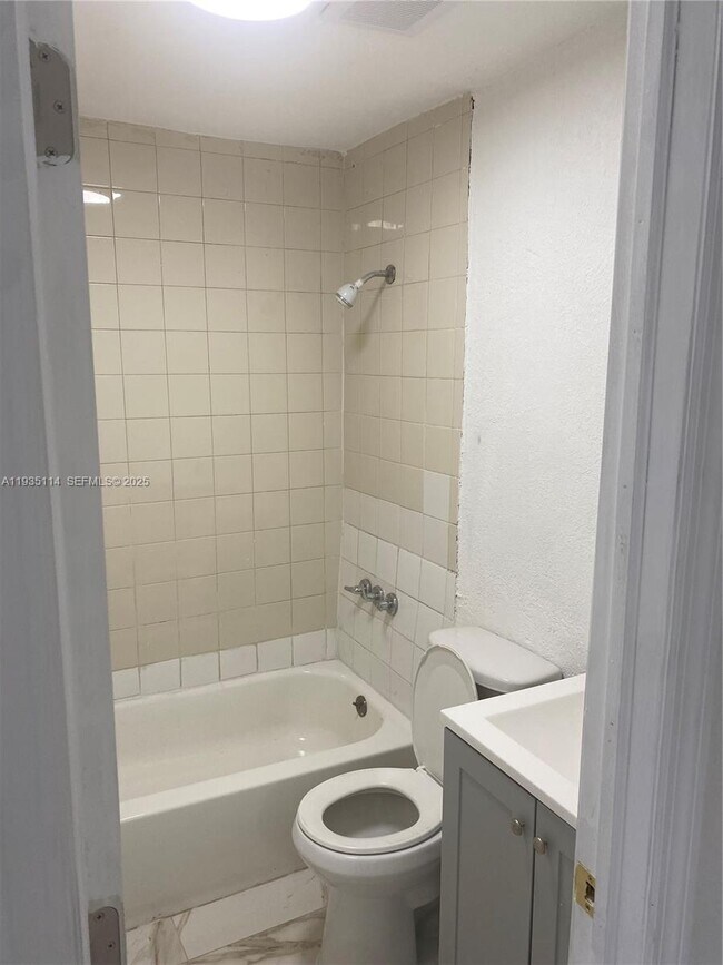 Building Photo - 2122 NW 5th St