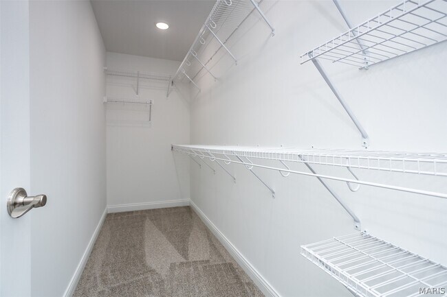 Building Photo - 652 N Kansas St