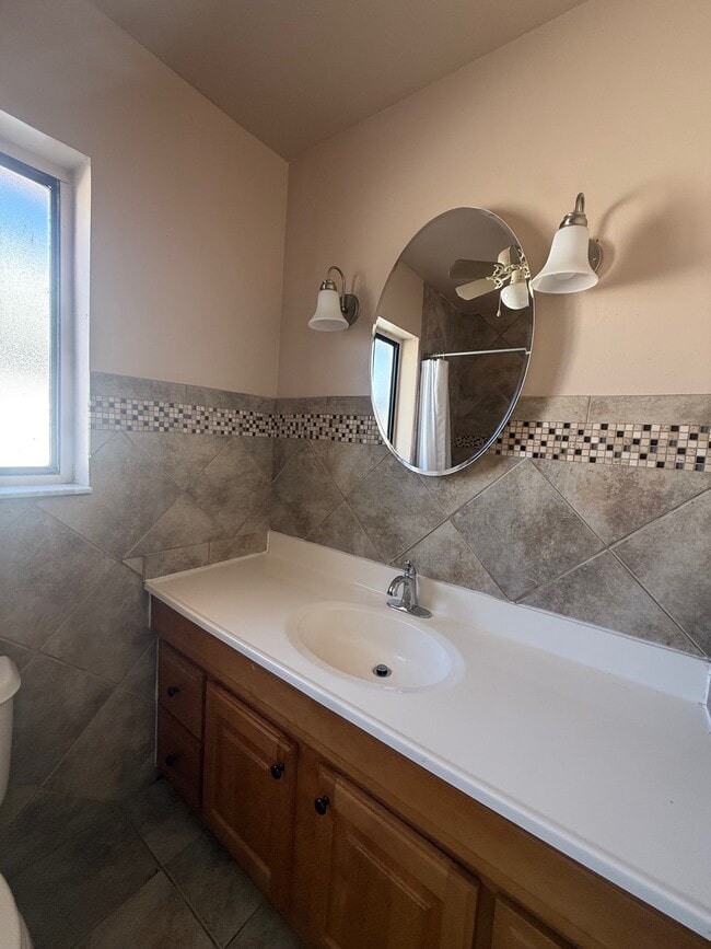 Building Photo - 1000 SE 7th Ave