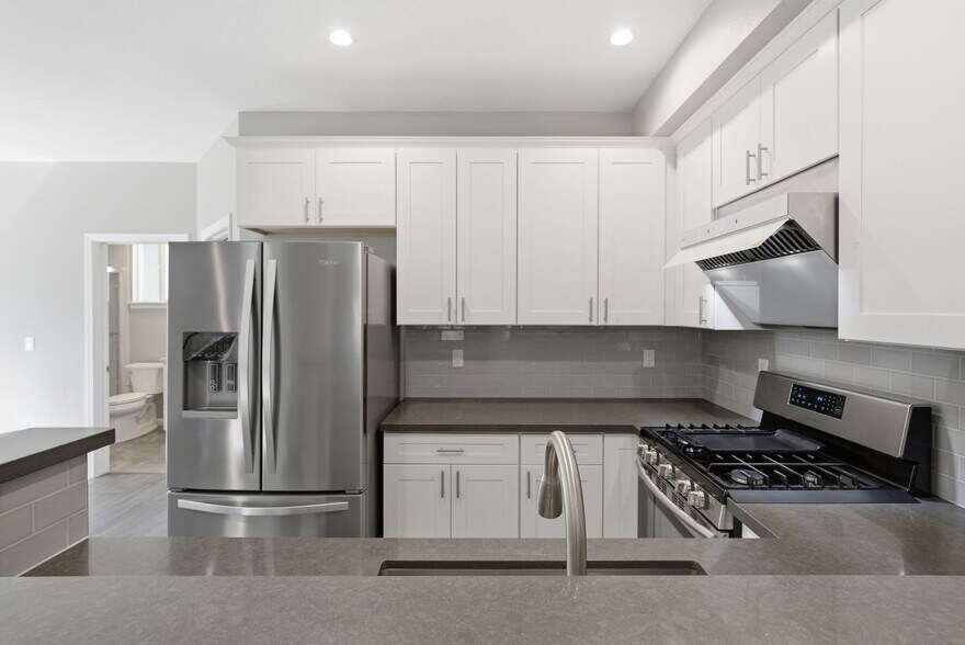 Building Photo - 817 Estancia Ter