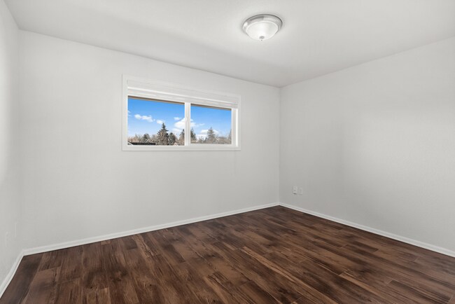 Experience tranquility in this bright bedroom featuring a stunning outdoor view. - Vista Terrace Apartments