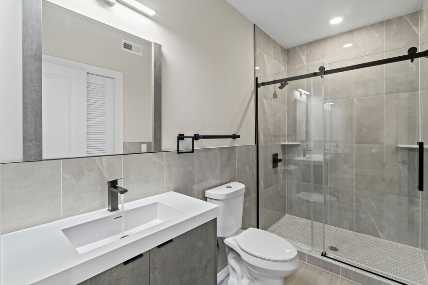 Building Photo - 2625 W Jefferson St