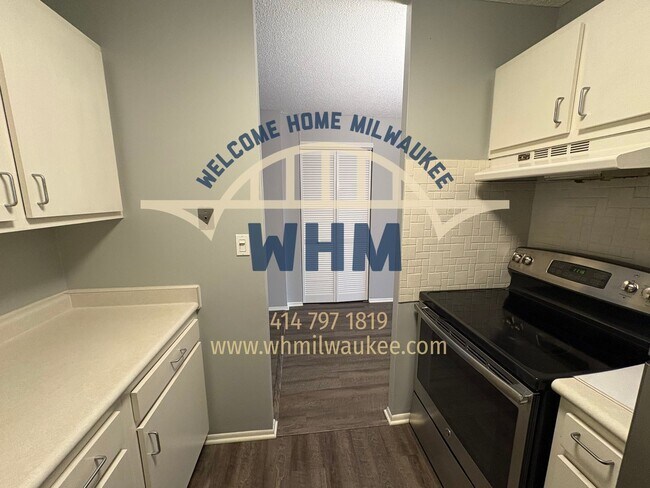 Building Photo - 929 N Astor St