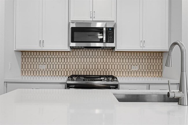 Building Photo - 15604 Ellinger Dr