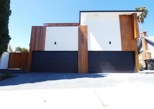 Building Photo - 1347 N Stanley Ave