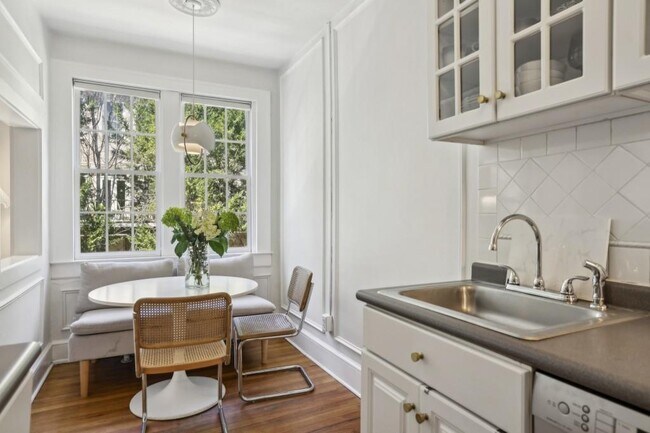 Building Photo - 70 Sheridan Dr NE