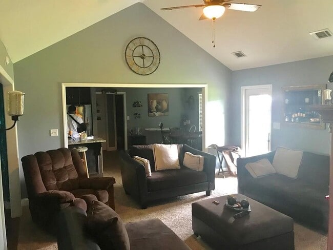 Building Photo - Spacious 3BR/2BA Home in Miller Farms with...