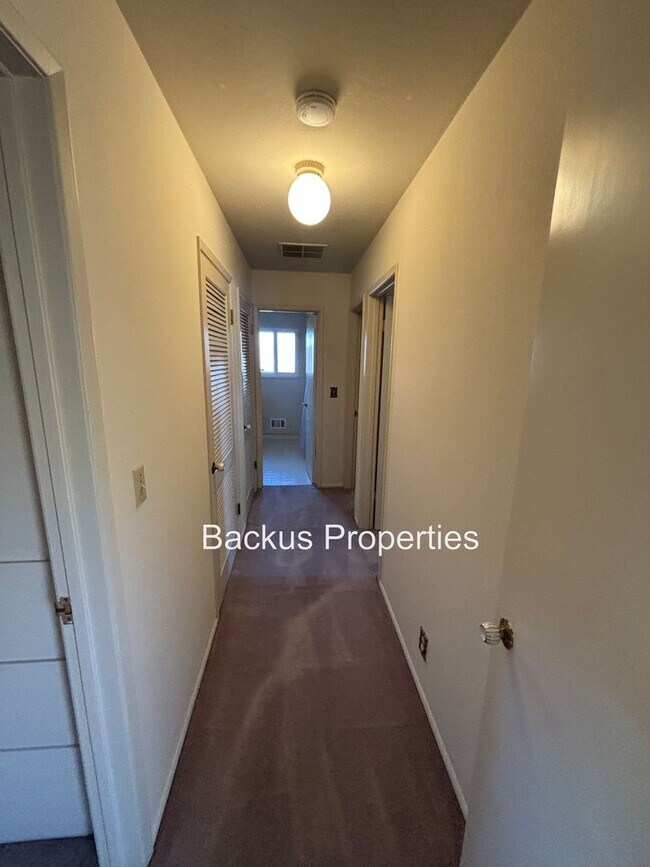 Building Photo - Wonderful three bedroom home in South Salinas