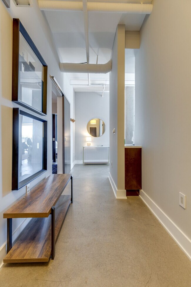 Building Photo - 2115 Yeaman Pl