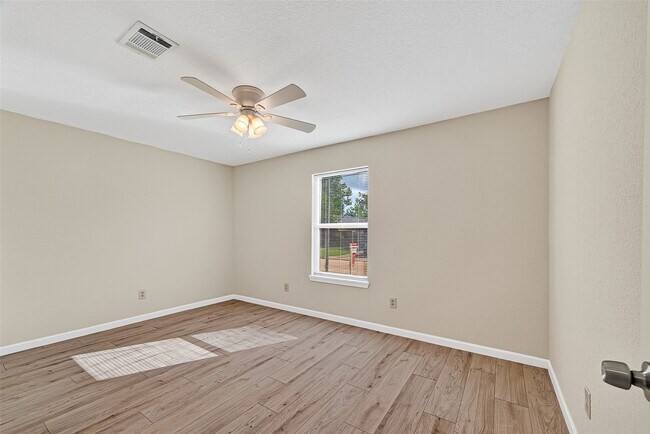 Building Photo - 13822 Northlake Dr