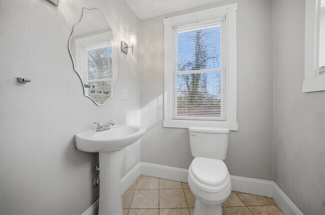 Building Photo - GORGEOUS 4 BED, 2.5 BATH HOME FOR RENT IN NORFOLK!