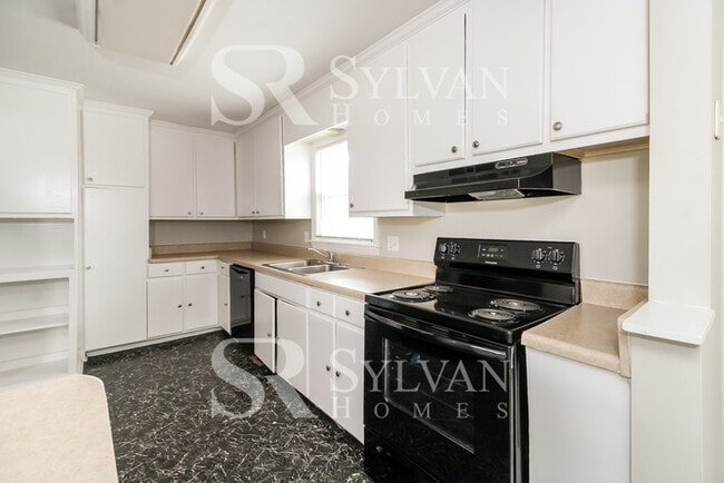 Building Photo - Spacious 4 bedroom updated home!