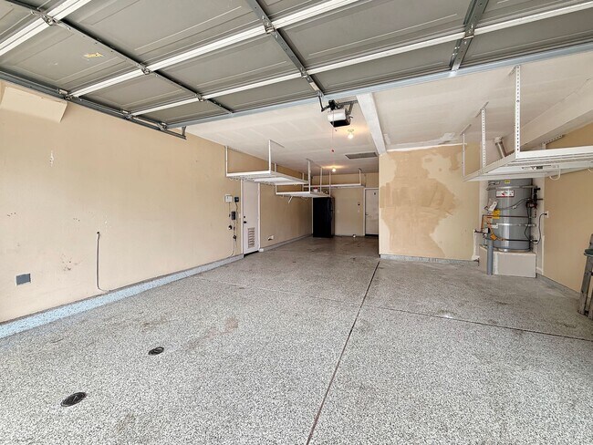 Building Photo - SD: Spacious 5B/4BA Home with Private Patio, Backyard & Soaking Tub