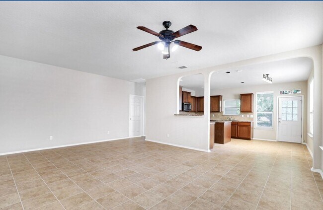 Building Photo - IMMACULATE Well-Maintained 3bd/2ba/2gar In Alamo Ranch!