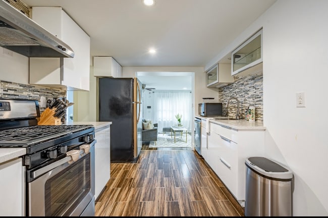 Building Photo - 1399 N Druid Hills Rd