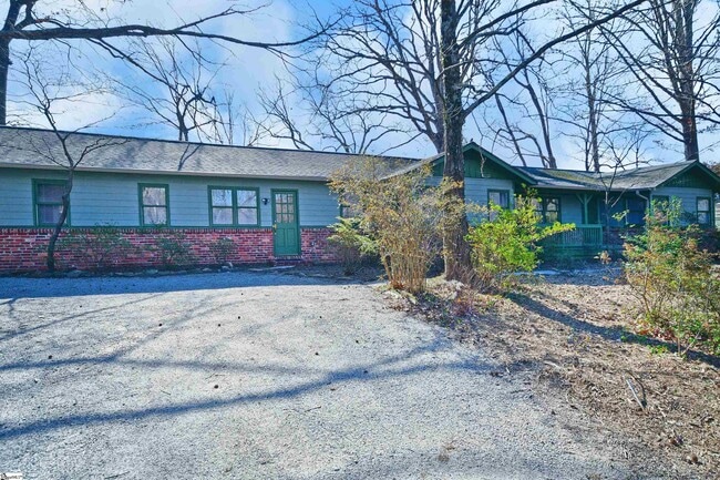 Building Photo - 1671 Hogback Mountain Rd