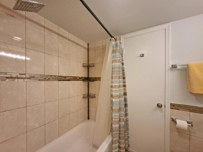 Building Photo - 1825 S Ocean Dr