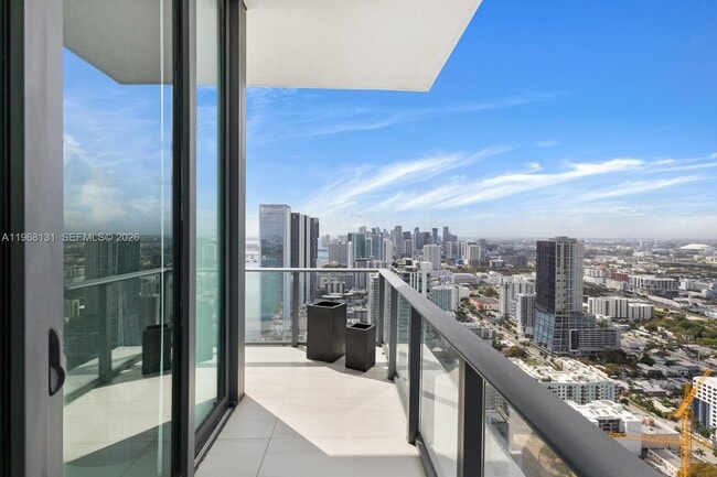 Building Photo - 480 NE 31st St