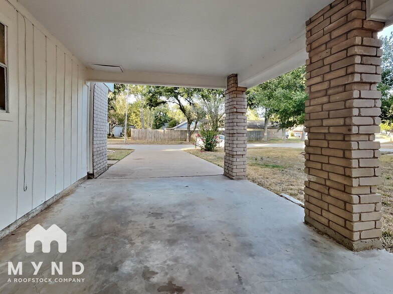 Building Photo - 22911 Garden Canyon Dr