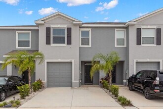 Building Photo - LIKE NEW Townhome For Rent in Mangrove Point!