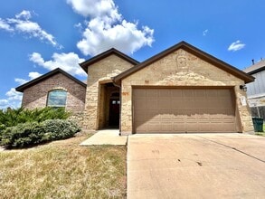Building Photo - Charming 4BR/2BA One-Level Home with Moder...