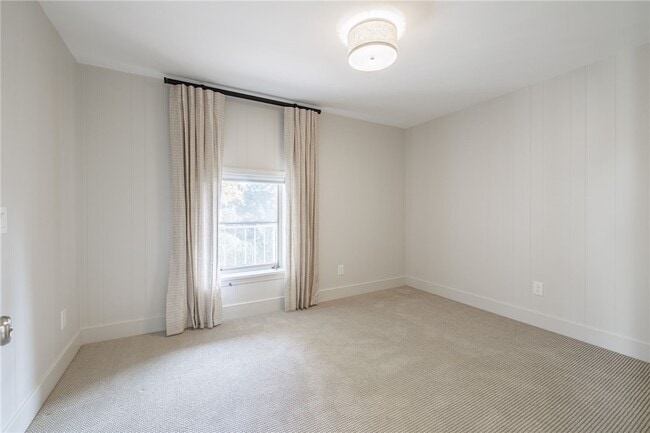 Building Photo - 1397 East Ave