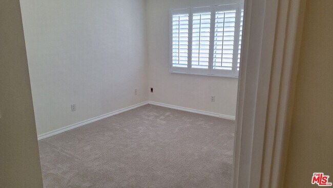 Building Photo - 13336 Maxella Ave