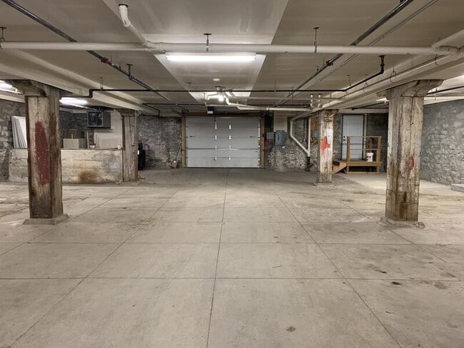 Building Photo - 636 Logan St