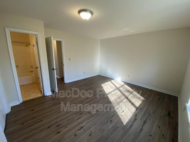 Building Photo - 16128 Clarence Ct
