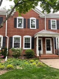 Building Photo - Gorgeous 2 Bed 2 Bath Interior Townhome In Desired Fairlington Villages