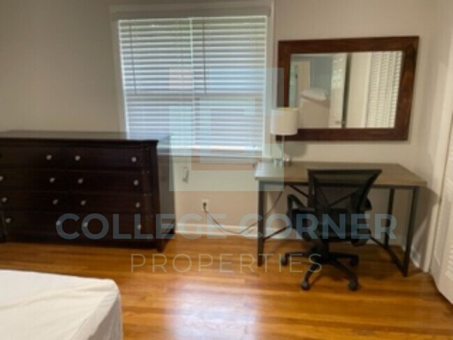 Building Photo - 1457 Brookwood Dr