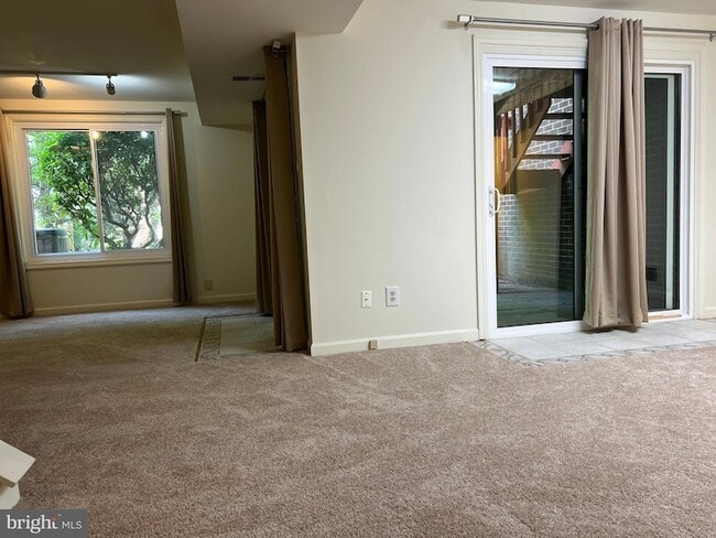 Building Photo - 9547 Fern Hollow Way