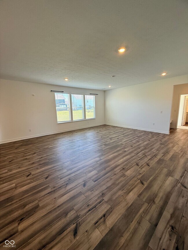 Building Photo - 1046 Elmwood Ln
