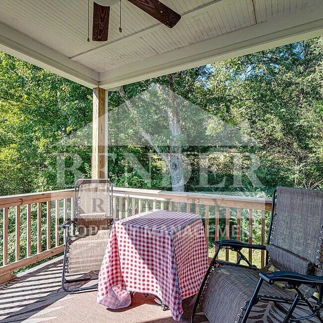 Building Photo - Beautiful Like New Home in Ooltewah