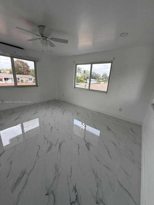 Building Photo - 730 Curtiss Dr