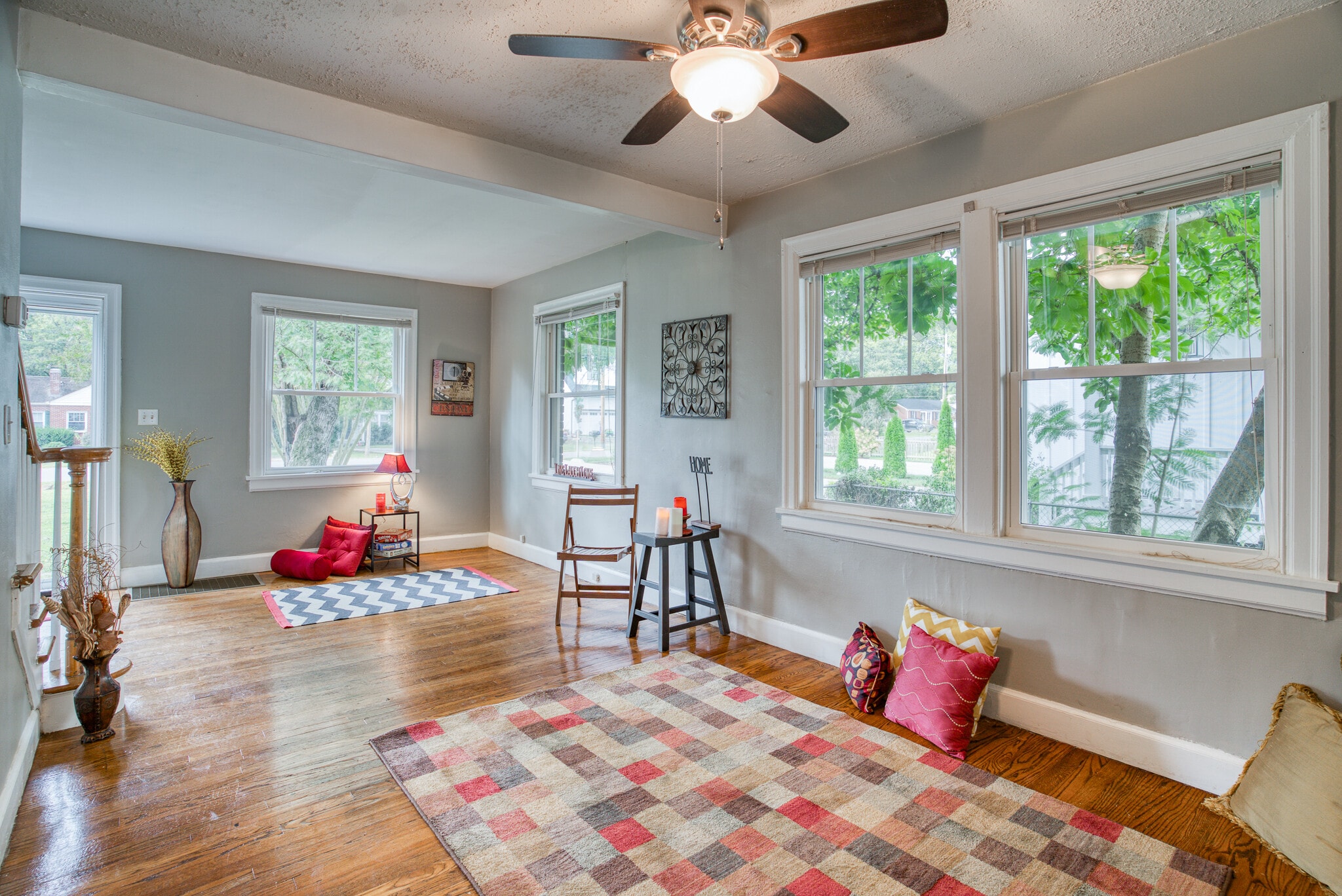 entertain - 1000b Grandview Dr