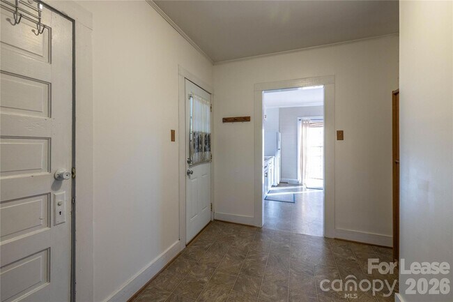Building Photo - 212 E 1st St