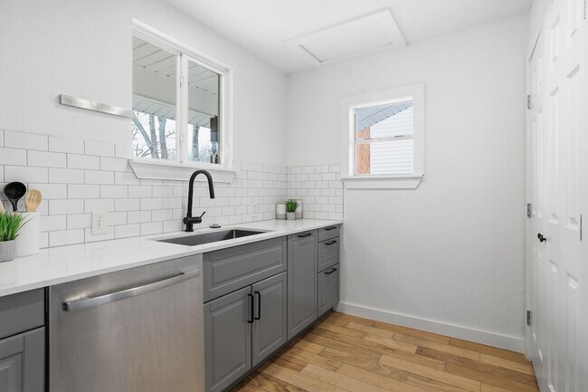 Building Photo - 2905 Brinwood Ave