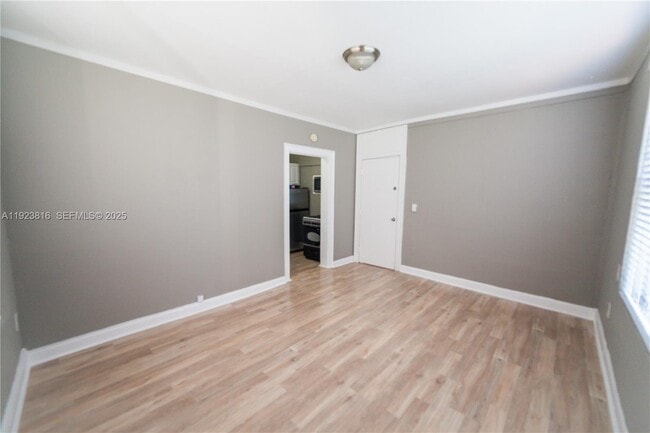 Building Photo - 119 Menores Ave