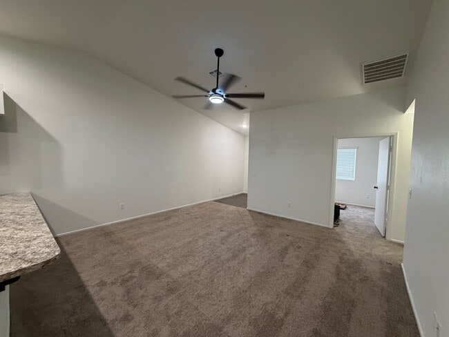 Building Photo - 3 BEDROOM HOME IN DESERT SKY!