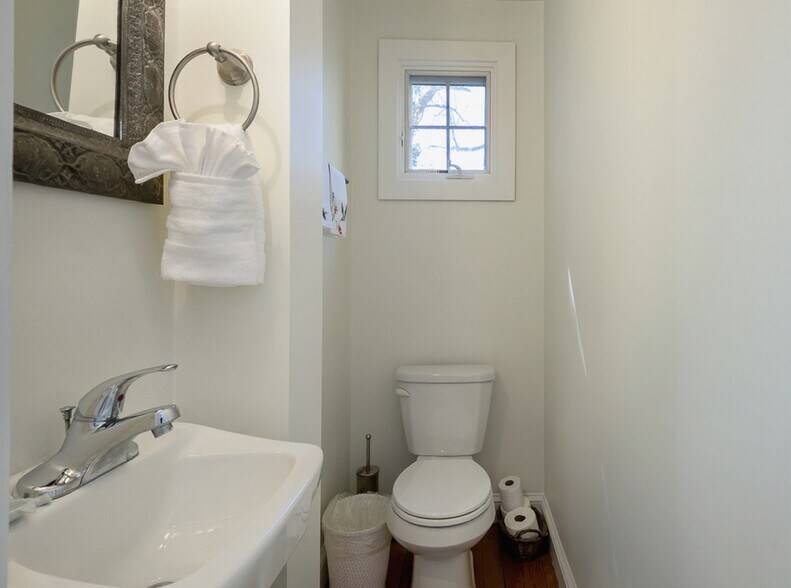 Building Photo - 1680 34th St NW