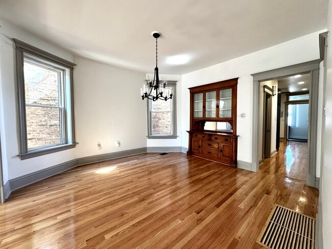 Building Photo - 2424 N Mozart St