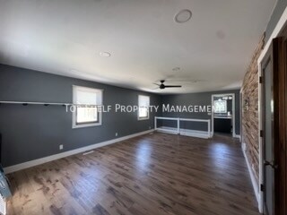 Building Photo - 428 S 6th Ave E