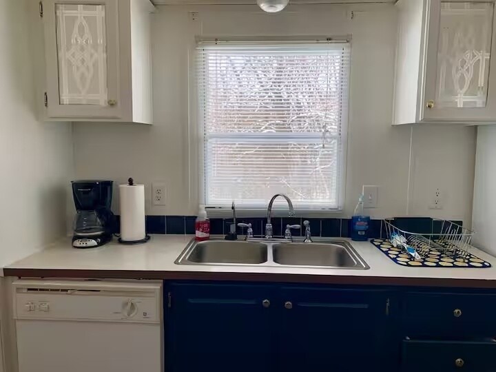 Building Photo - 1867 Avon Rd