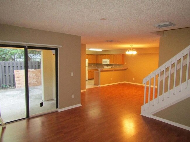 Building Photo - 2212 White Pine Cir