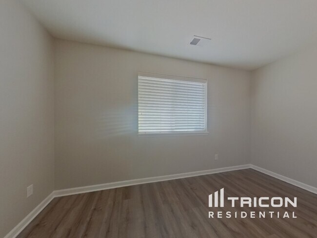 Building Photo - 781 Dublin Pl