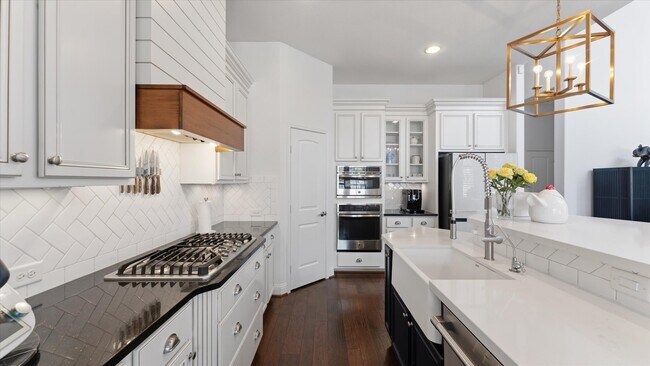 Building Photo - 14 Whispering Thicket Pl