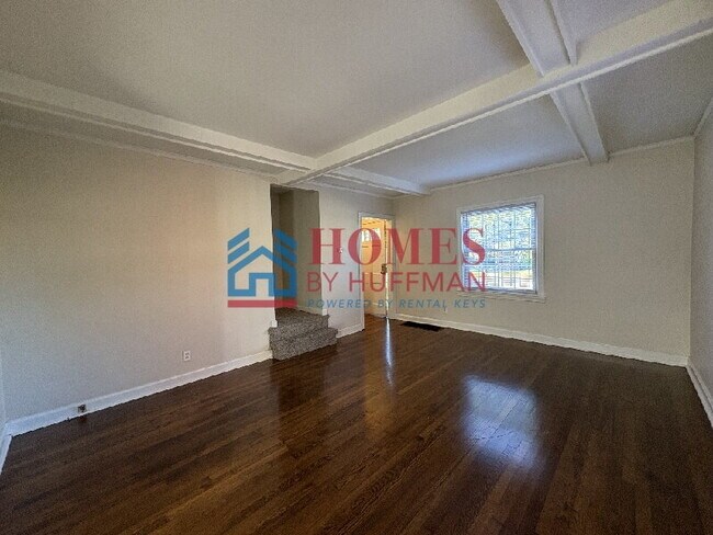 Building Photo - Two Bedroom Townhome | Fenced in Back Yard