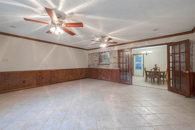 Building Photo - 1503 Miles St