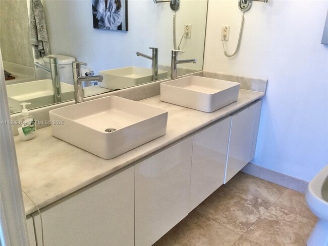 Building Photo - 601 NE 36th St